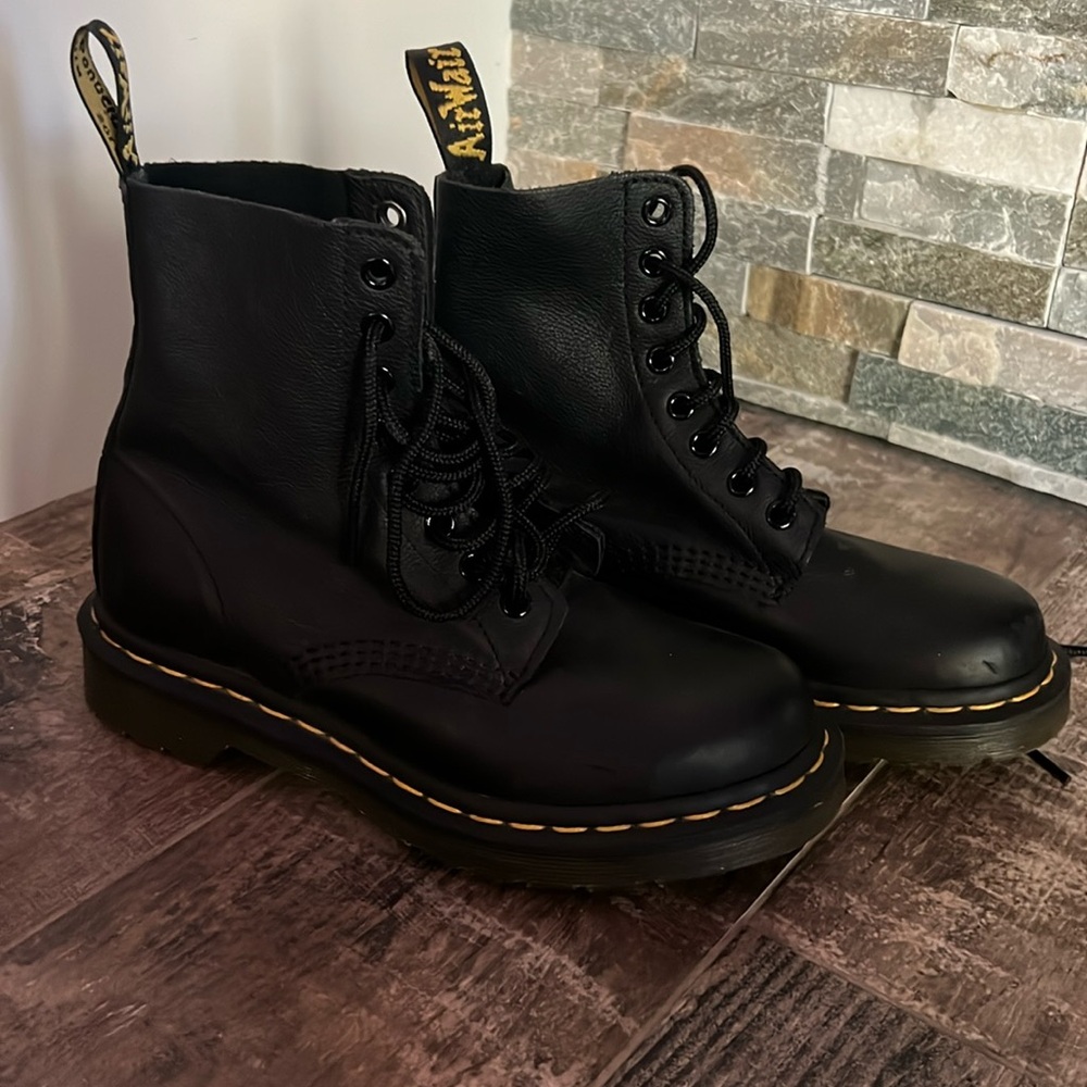 Dr Martins Pascal  Ladies size 5 Amazing condition
